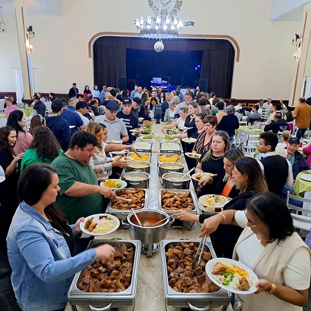 Sindicato dos servidores comemora dia do servidor com almoço.