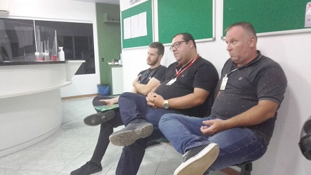 Na noite de ontem (10/04), a Presidente do SINSEB, Tânia Mara Vieira Pompermayer e assessorias estiveram reunidos com os Agentes de Saúde e Endemia...