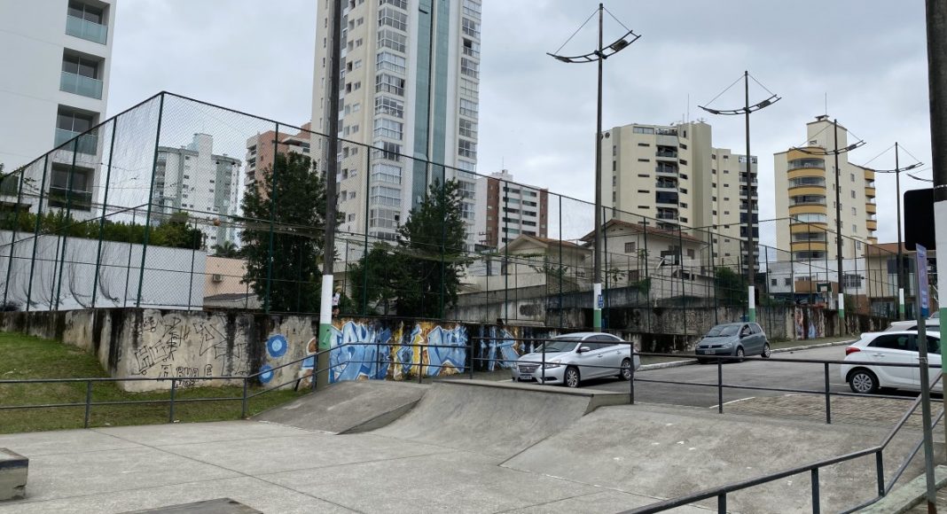 Sinseb contesta construção da nova sede da Câmara na praça Sesquicentenário, em Brusque