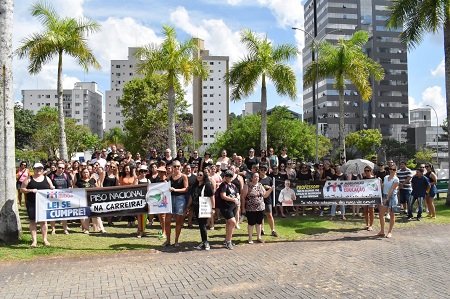 Manifestação pelo Piso Mínimo da Educação reuniu mais de 150 professores